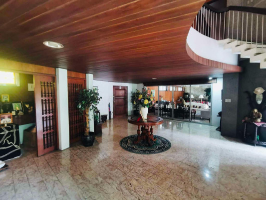 Vintage 6-Bedroom House and Lot for Sale