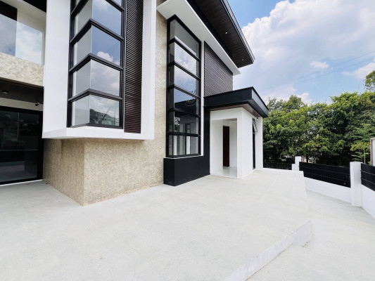 Elegant 5-Bedroom House and Lot for Sale