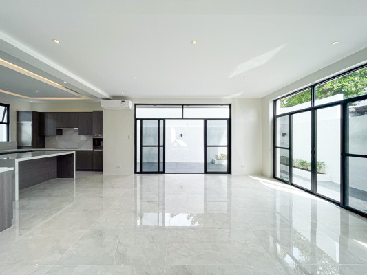 Elegant Modern Contemporary House and Lot in BF Homes