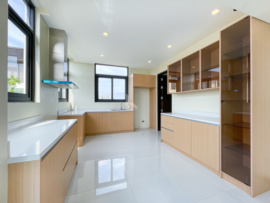 Sophisticated Modern Tropical House in The Enclave Alabang, Muntinlupa