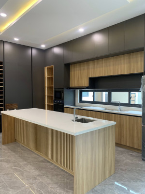 Sleek 5-Bedroom House and Lot for Sale