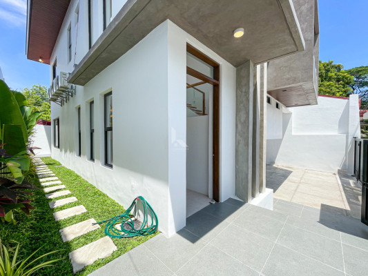 Notable Modern Contemporary House and Lot For Sale
