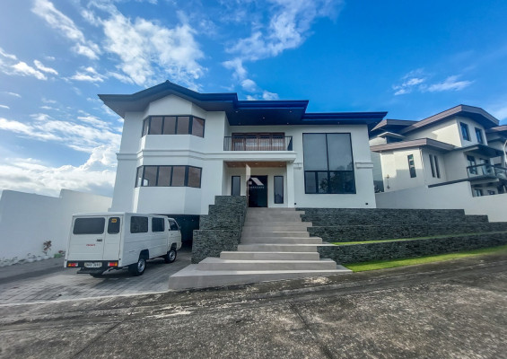 3 Storey House and Lot for Sale in Ayala Southvale Village, Bacoor Cavite