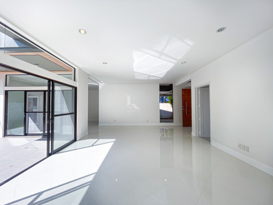 Classy Contemporary House and Lot in Ayala Southvale Sonera