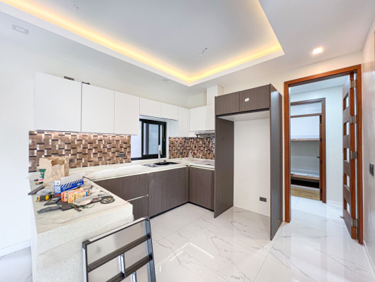 Sophisticated Modern Contemporary Home in Filinvest East