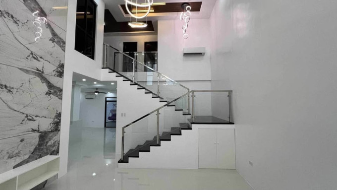FOR SALE SLEEK BRAND NEW MODERN HOUSE WITH SWIMMING POOL IN ANGELES CITY