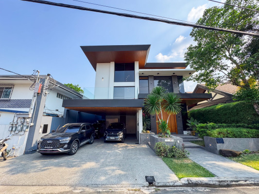 Astonishing 5-Bedroom House and Lot