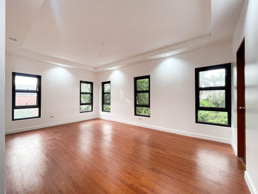 Elegant Modern Contemporary House and Lot in Marcelo Green Village