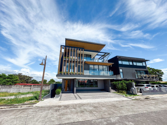 House and Lot for Sale in Alabang West Village