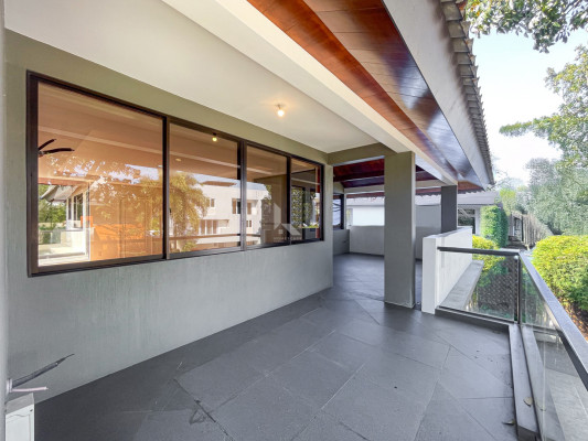 Classy Contemporary House and Lot For Sale