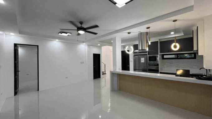 FOR SALE SLEEK BRAND NEW MODERN HOUSE WITH SWIMMING POOL IN ANGELES CITY