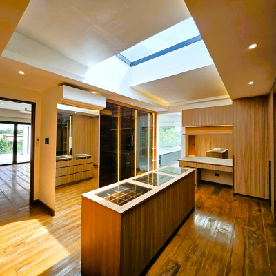 Stunning 8-Bedroom House and Lot for Sale