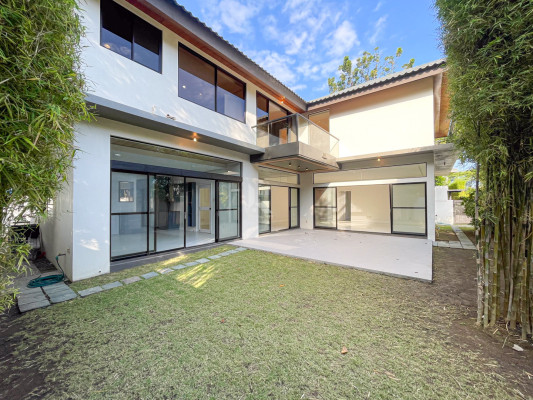 Classy Contemporary House and Lot For Sale