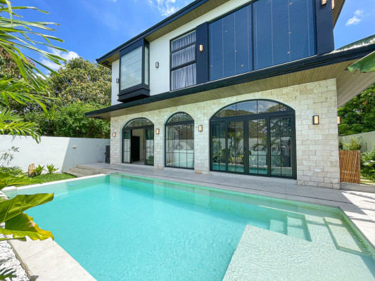 Sophisticated Modern Contemporary House and Lot For Sale in The Orchard