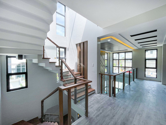 Classy Corner House and Lot For Sale