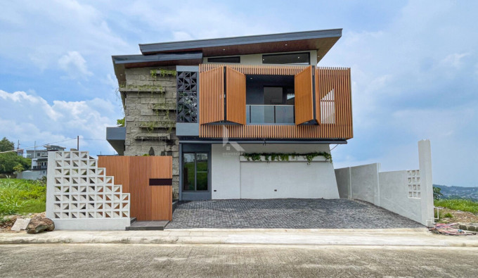 Luxurious Modern House and Lot with Superb Overlooking View