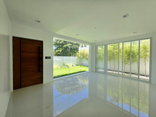 Snatch this Newly Renovated 4-Bedroom Home in BF Homes