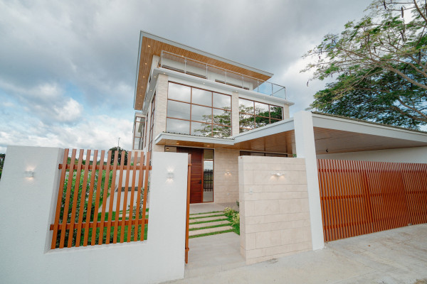 Stunning 5-Bedroom House and Lot for Sale in Eastland Heights, Antipolo, Rizal