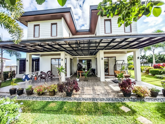 Unwind in this 2-Storey Modern Tropical Corner House and Lot For Sale