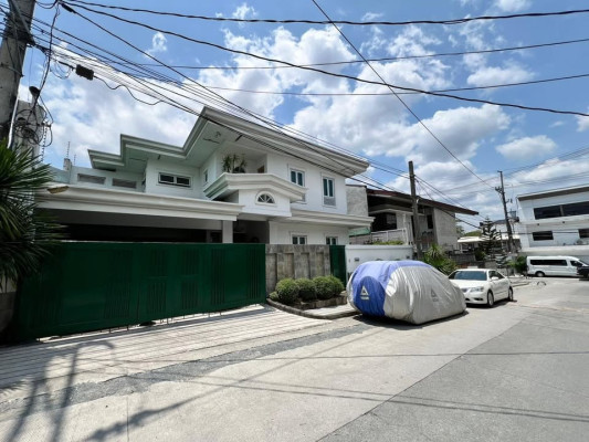 4BR House and Lot For Sale in AFPOVAI Subdivision Taguig