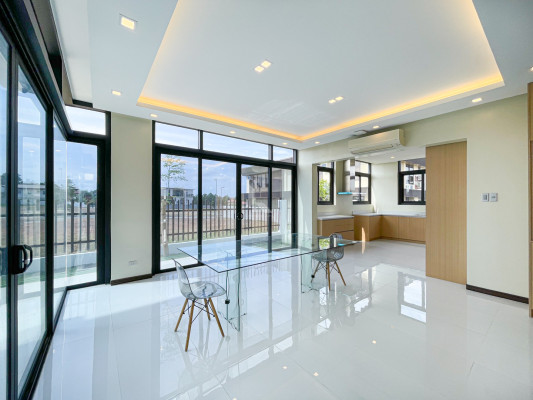 Sophisticated Modern Tropical House in The Enclave Alabang, Muntinlupa