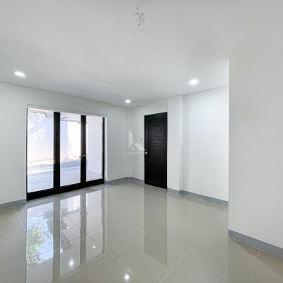 Sophisticated Newly Renovated House and Lot For Sale