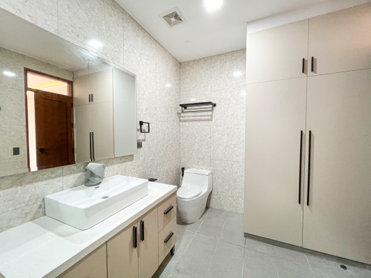 Sale: Sophisticated Modern Contemporary Home