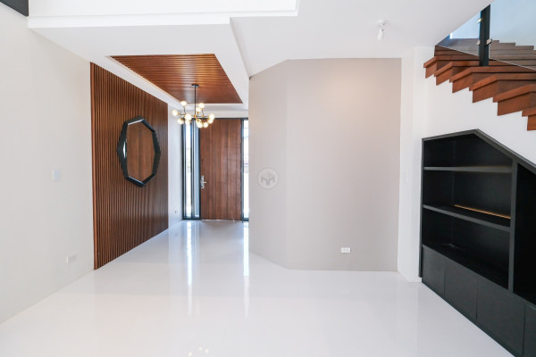 Sneak in this Brand-New 5-Bedroom Home
