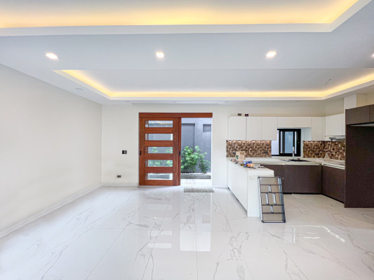 Sophisticated Modern Contemporary Home in Filinvest East
