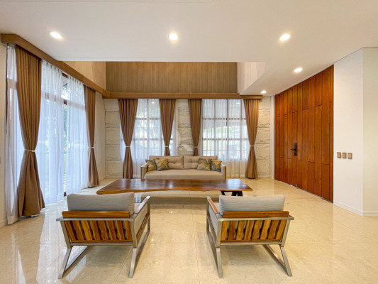 Classy Contemporary House and Lot For Sale in Portofino Heights