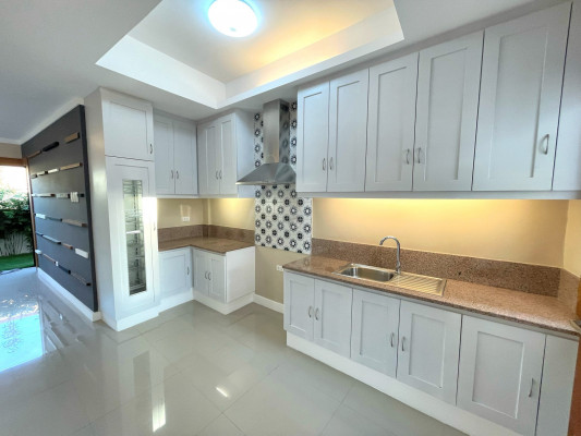 Attractive Homey House and Lot for Sale