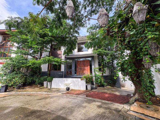 Enchanting 4-Bedroom House and Lot for Sale