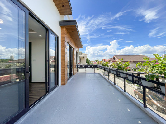 Splendid Modern Smart Home For Sale i