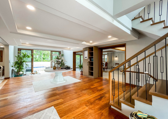 Loyola Grand Villas
