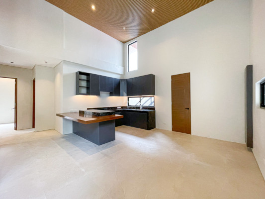 Elegant Modern Bungalow Home with Mezzanine Floor For Sale