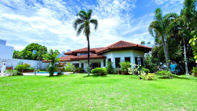 Experience this Elegant 2-Storey Home in Multinational, Paranaque