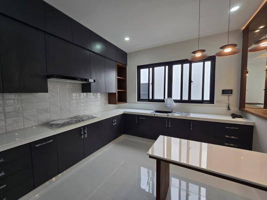 Snatch this Brand-New 5-Bedroom House in BF Homes,