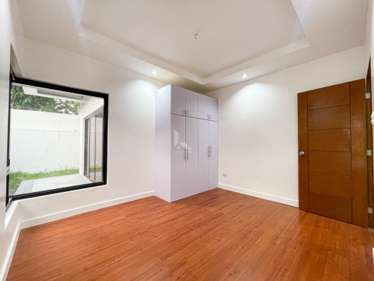 Elegant Modern Contemporary House and Lot in Marcelo Green Village