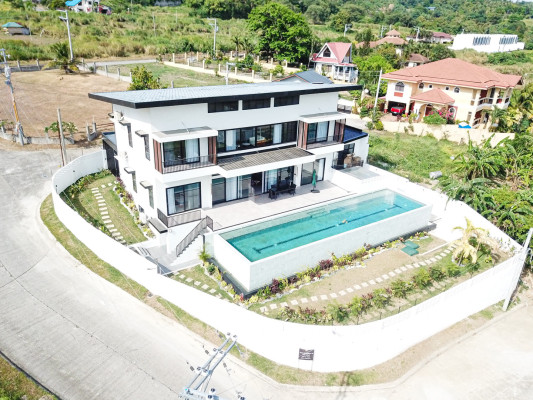 Vast Tropical Rest House For Sale in Taal View Heights