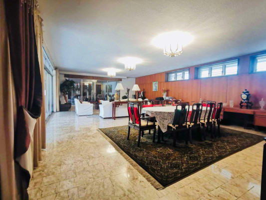 Vintage 6-Bedroom House and Lot for Sale