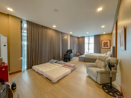Parkridge Estate Subdivision Valley | Breathtaking Industrial Mansion House