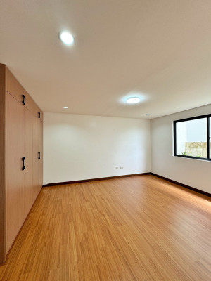 Brand New Modern House for Sale in w/ Mountain View in Sun Valley Estates