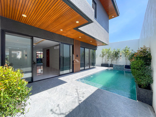 Luxurious Modern Tropical House and Lot For Sale in BF Homes,