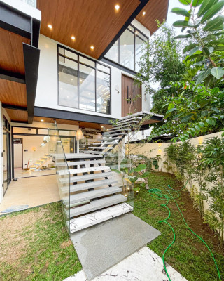 Elegant Modern Tropical House and Lot