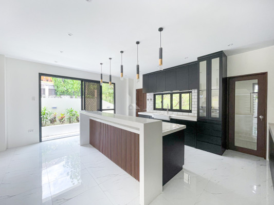 Notable Modern Contemporary House and Lot in Havila Township