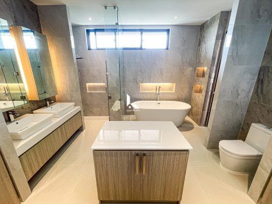 Elegant Modern Contemporary House and Lot in BF Homes