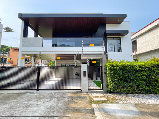 : Breathtaking Modern Home in The Orchard Residential