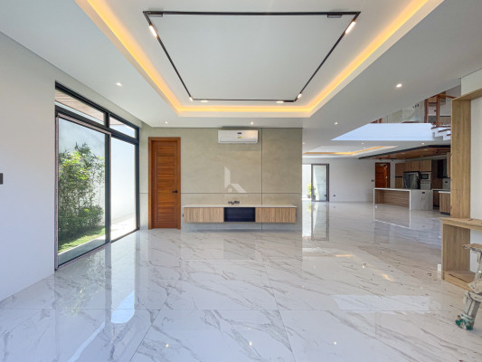 Luxurious Modern Tropical House and Lot For Sale in BF Homes,