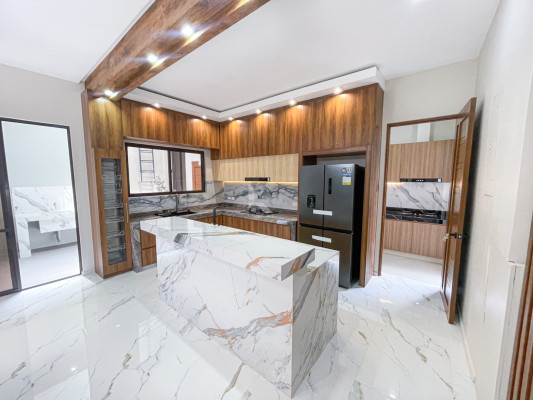 Elegant Modern Contemporary House and Lot For Sale in BF Resort