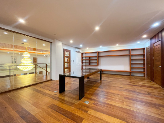 Vast Magnificent House and Lot For Sale in Brentville International